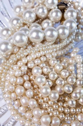 Costume jewellery pearls