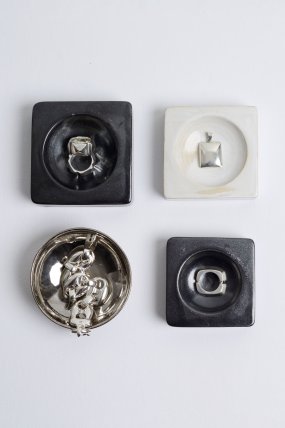 SILVER STUD RING & JEWELLERY DISHES